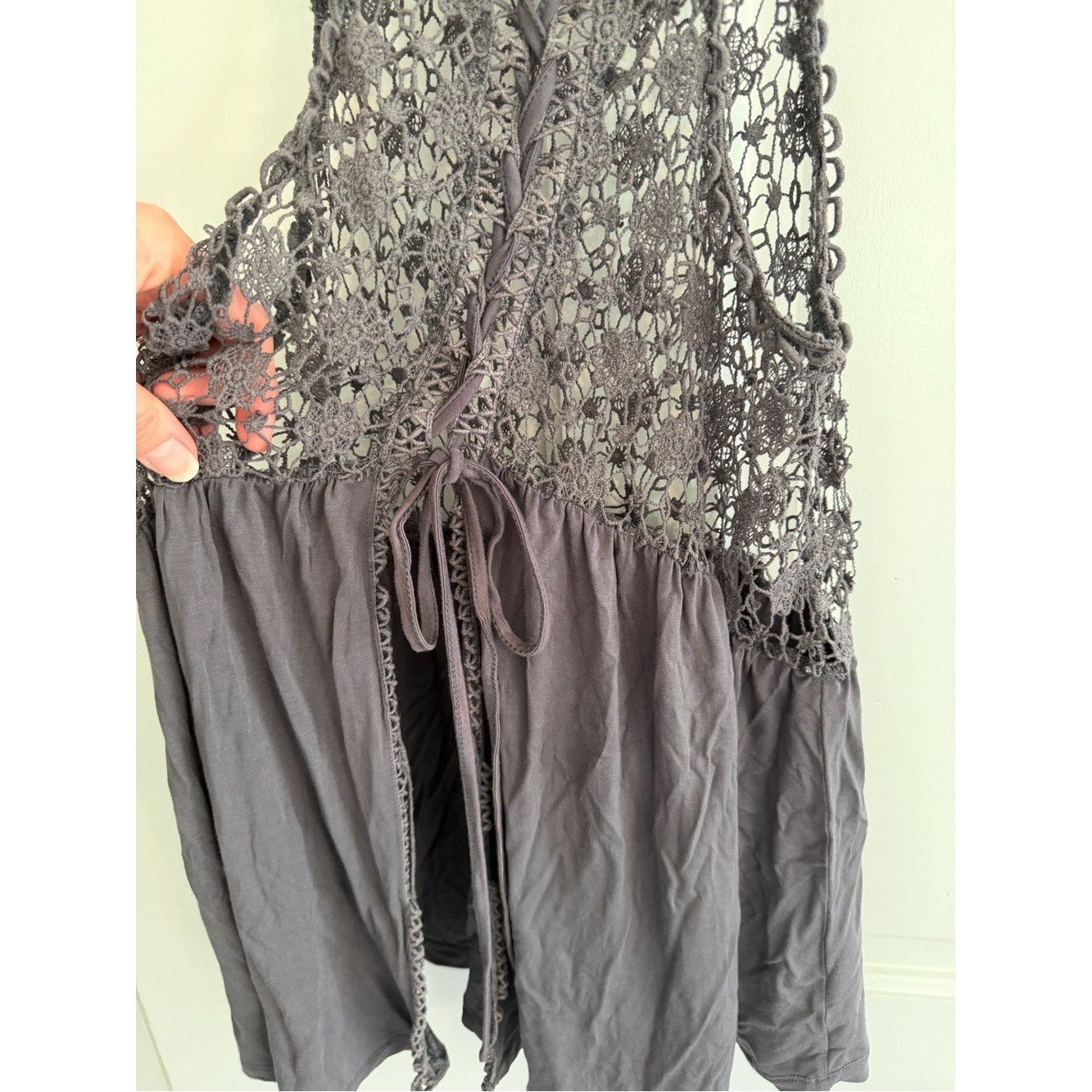 POL Gray Crochet Lace Boho Sleeveless Tunic Tank Top Size Small