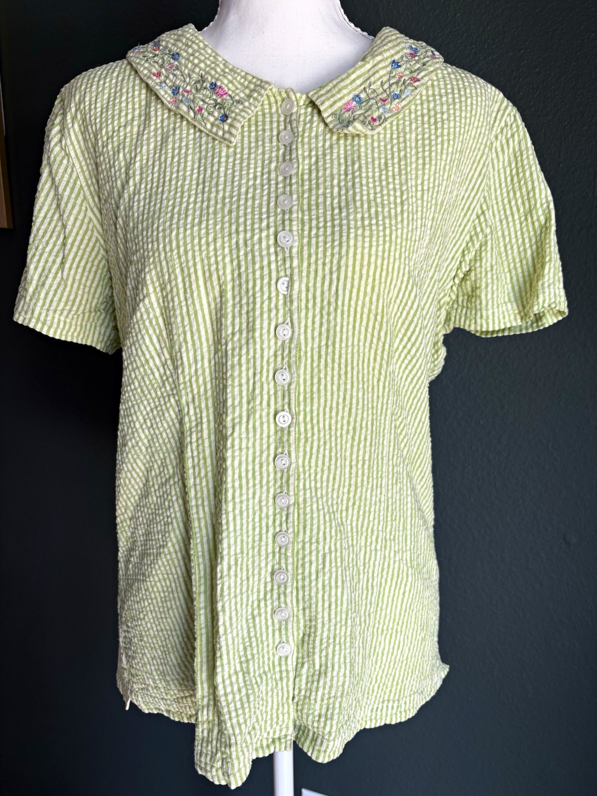 VTG Solutions Green Seersucker Embroidered Floral Collar Button Shirt M