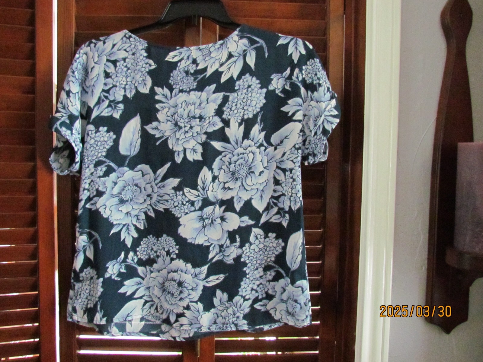 Maison Jules EUC Women’s Blue Floral-Print 100% Polyester Top Size Medium EUC