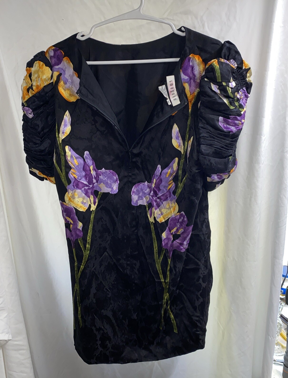 Judith Ann I. Magnin Blouse Size 10 Black Silk Pretty Floral Ruffle Sleeves