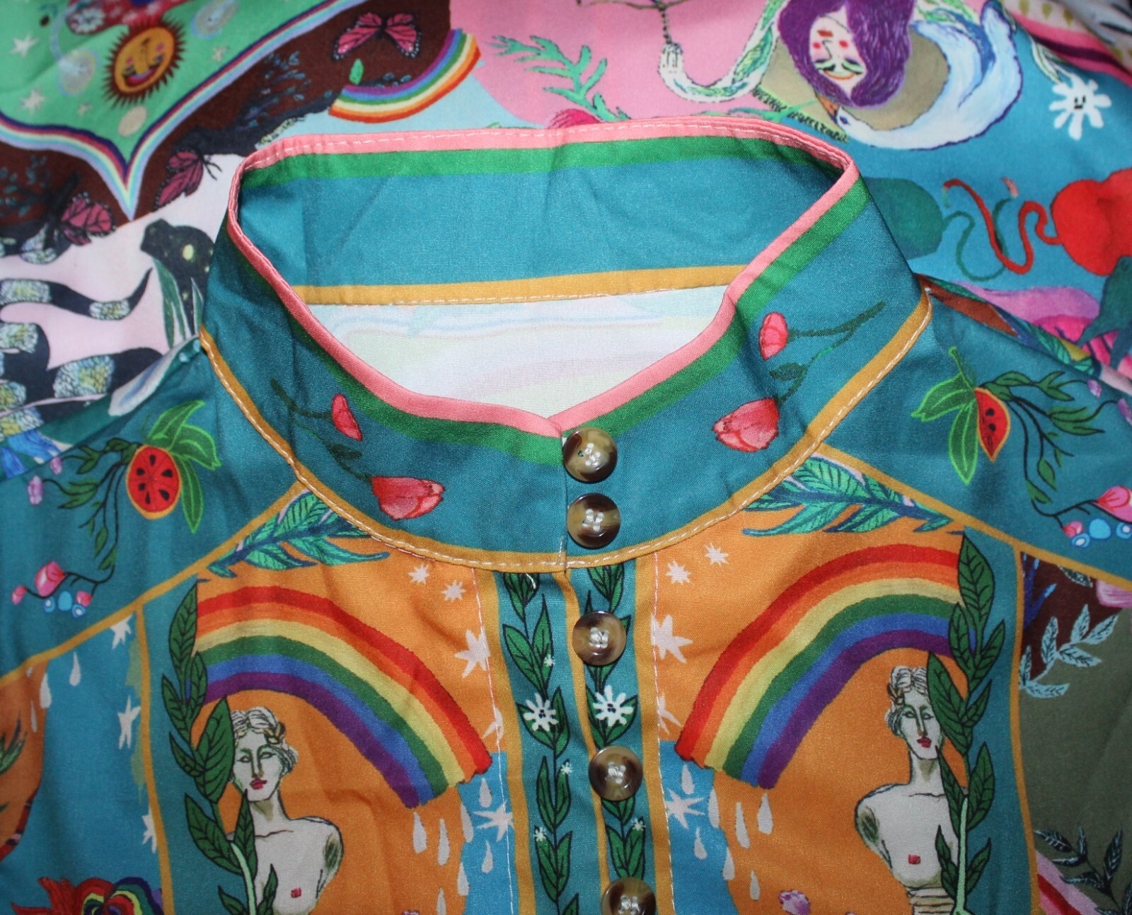 New Estate ASIAN Sz L Runs S M Art-Wear FACES Frilly Funky PRINT Tunic Top 35″L