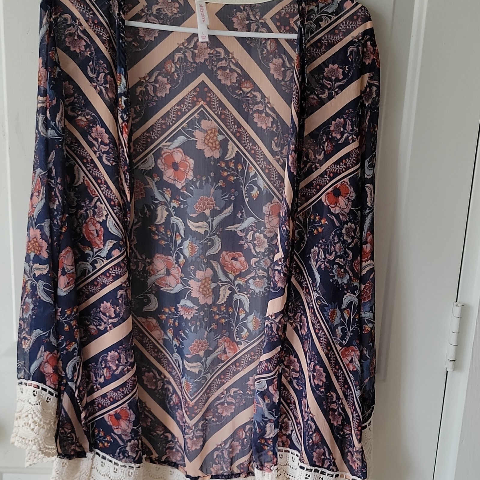Xhilaration Women’s Blue Floral Lace Trim Long Sleeve Cover Up Size L.