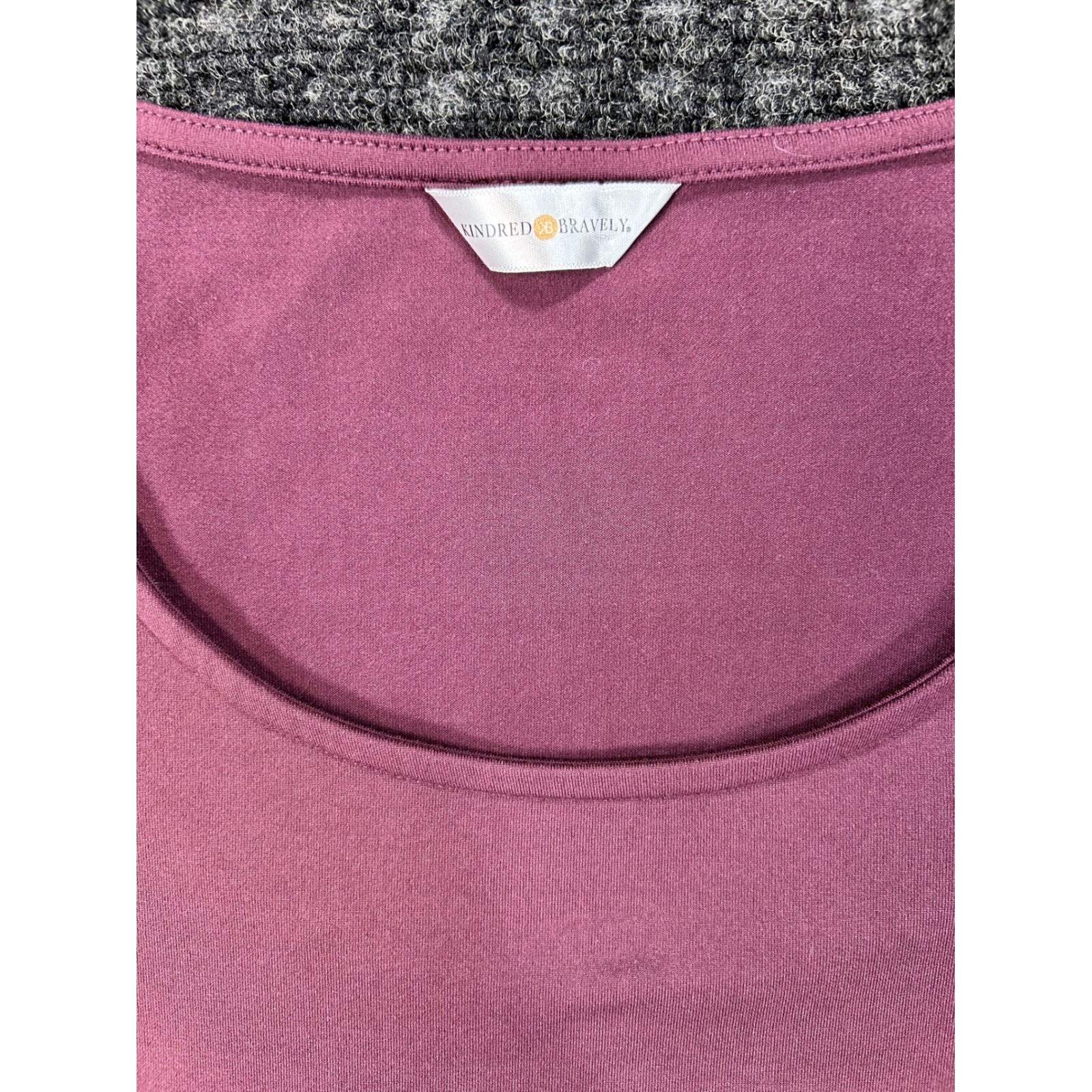 Kindred Bravely Maternity Nursing Top Berry Pink Short Sleeve Scoop Neck Medium