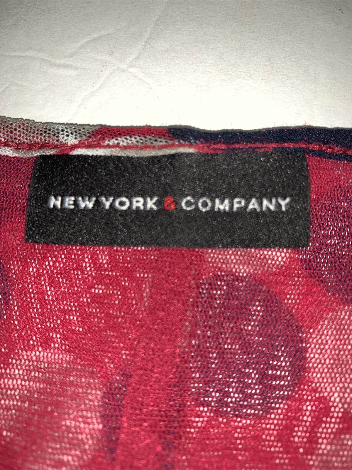 NEW YORK & CO Semi Shear Sleeveles Top V-Neck Blouse Woman’s Size Medium (8-10)