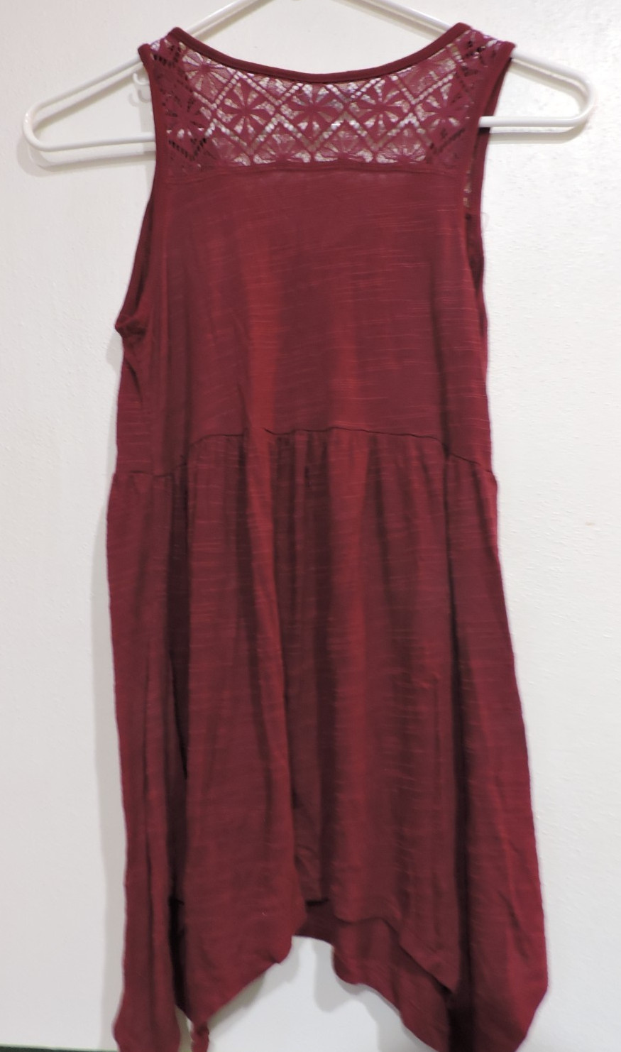Maurices Wine Rayon/poly sleeveless lace shoulders tie/embroidery SZ XS blouse