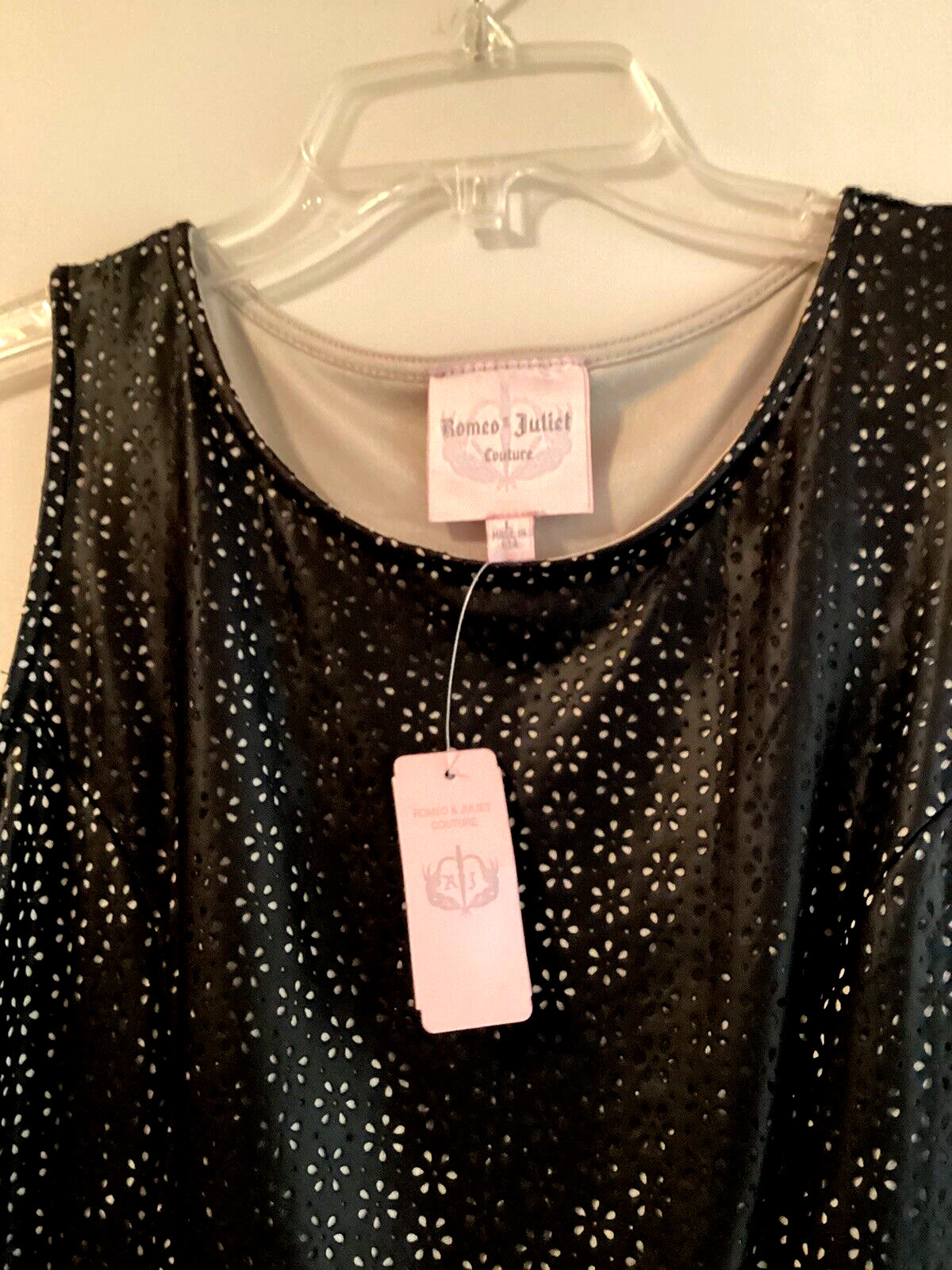 ROMEO & JULIET Couture Women’s Flared Sleeveless Blouse Black – NEW – MSRP $130