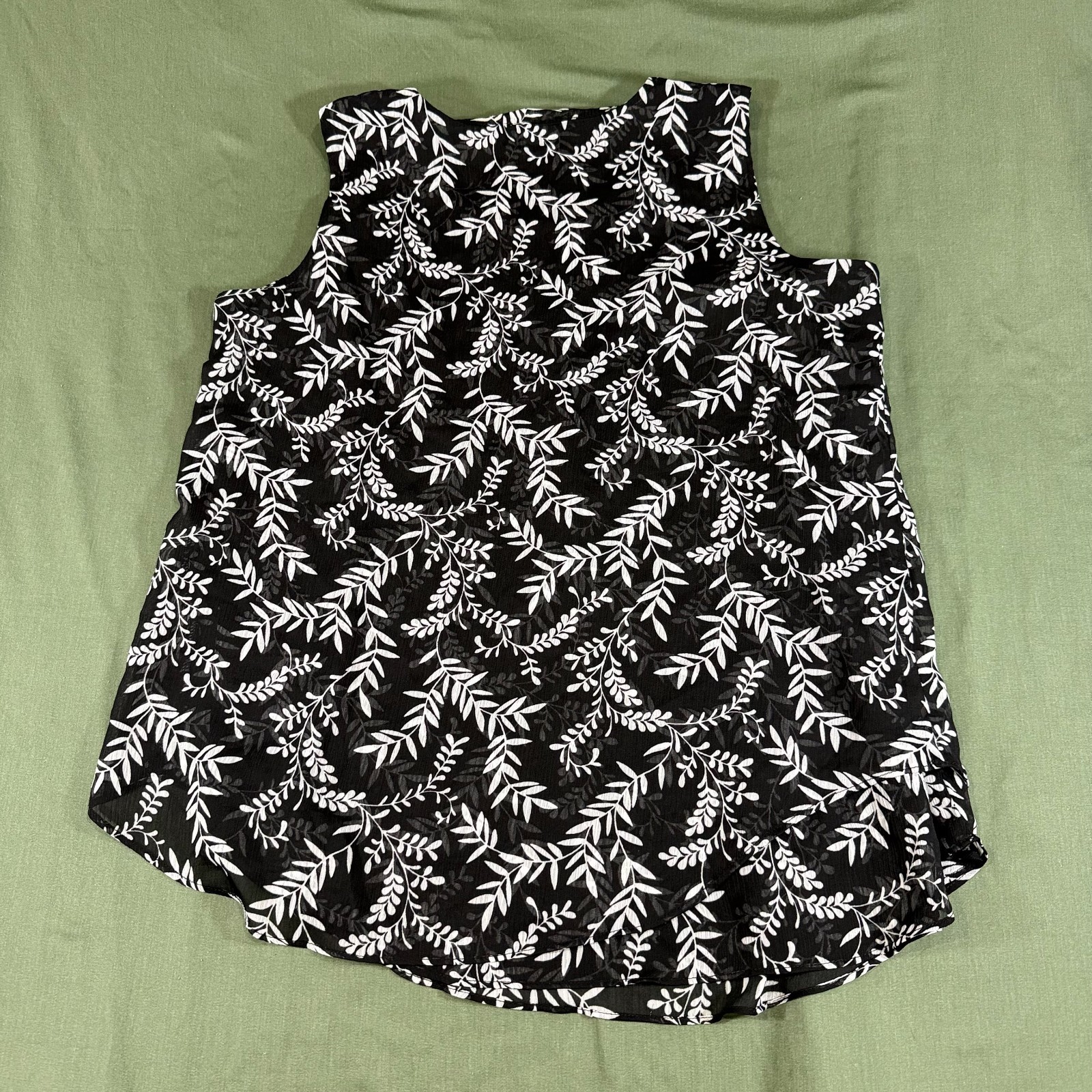 Cristina B Women’s Sleeveless Blouse Black White Leaf Print Size S New No Tags