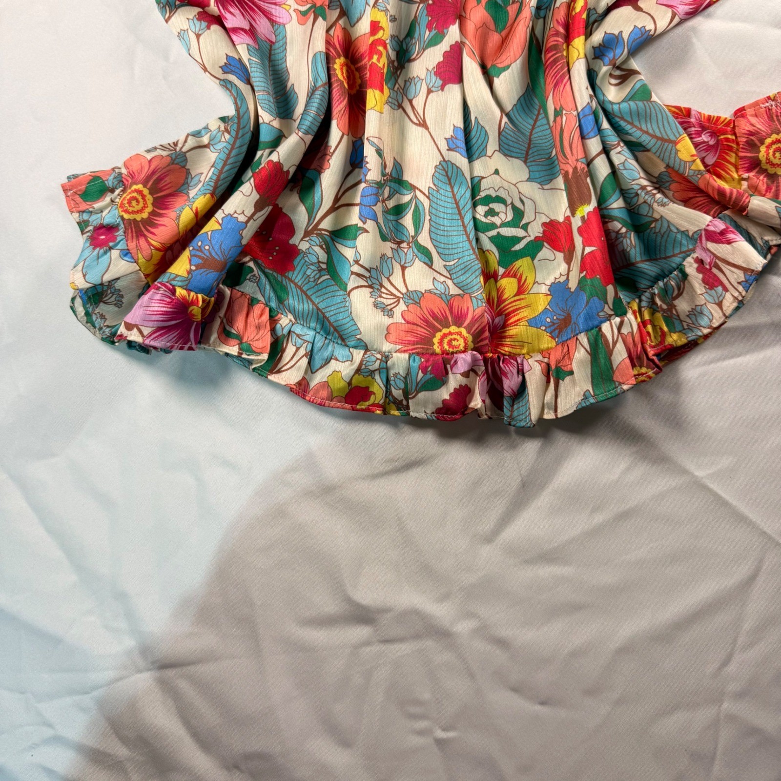 Umgee Women Floral V-Neck Flutter Sleeve Ruffle Hem Satin Blouse Multicolor S