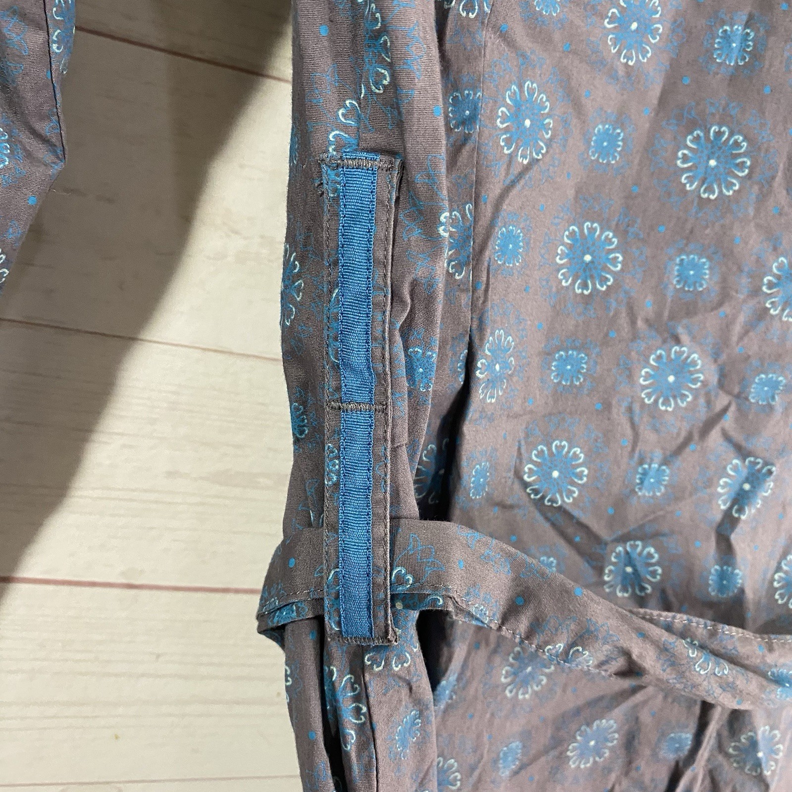 Lole Womens Belted Button Front Blouse Sz 4 Gray/Blue Floral Long Roll Tab Slv
