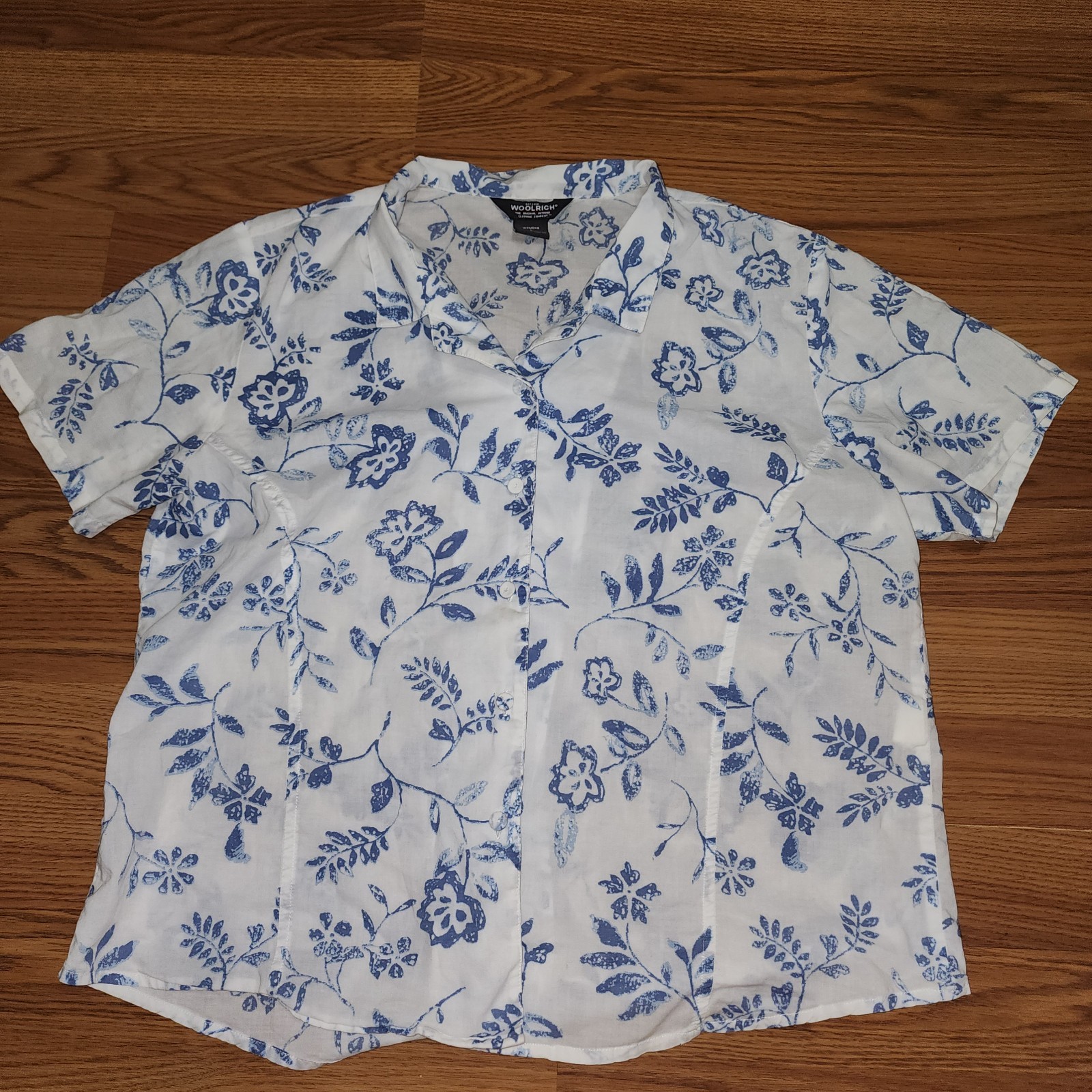 Woolrich Women’s L Blue White Floral Button Front Short Sleeve Shirt Made Macau