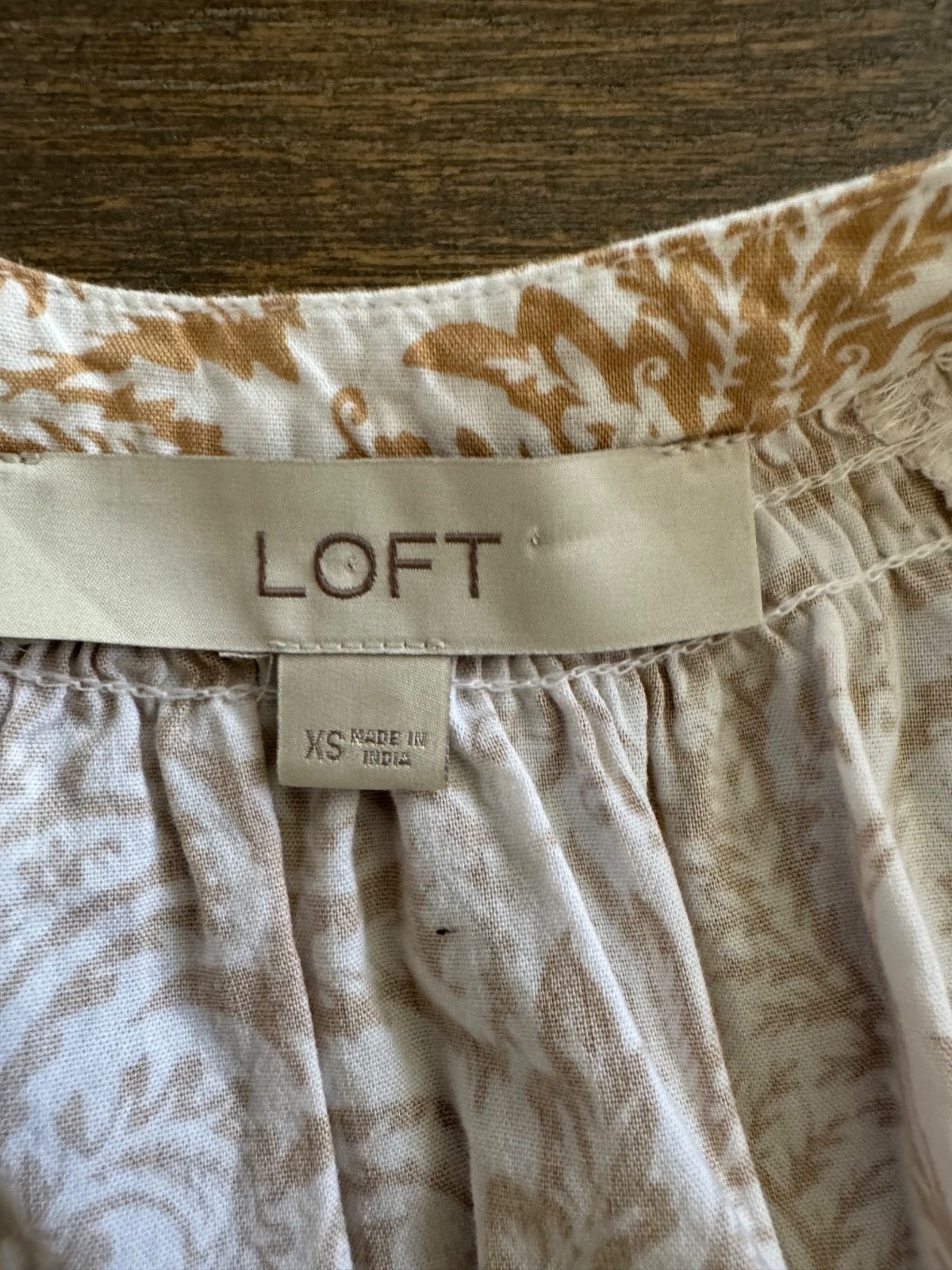 LOFT Womens XS Cream Tan Paisley Blouse Flutter Sleeve Split Neck Button Front T