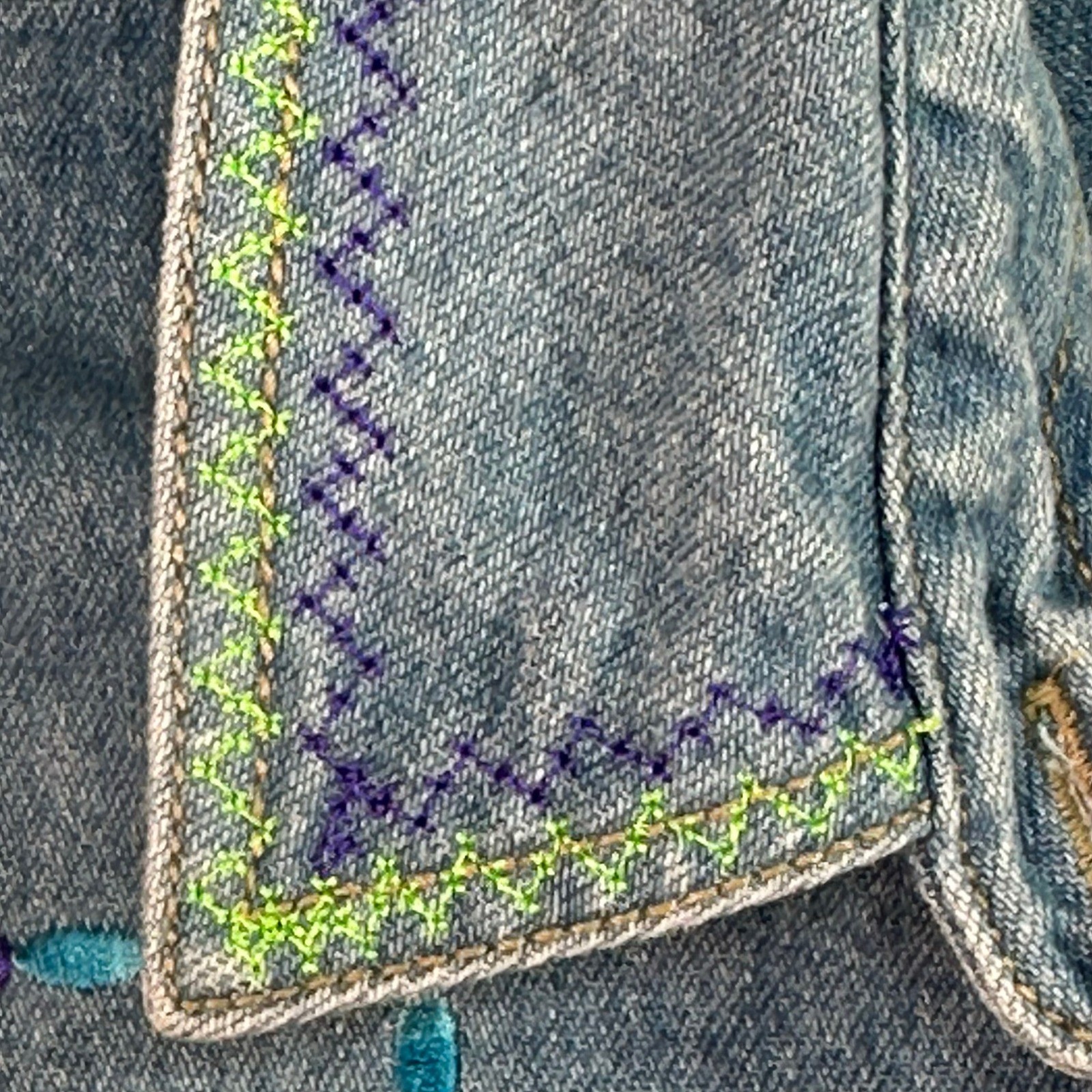 Denim Button Up Shirt Women Large Blue Embroidered Cabin Waterfall AL7075