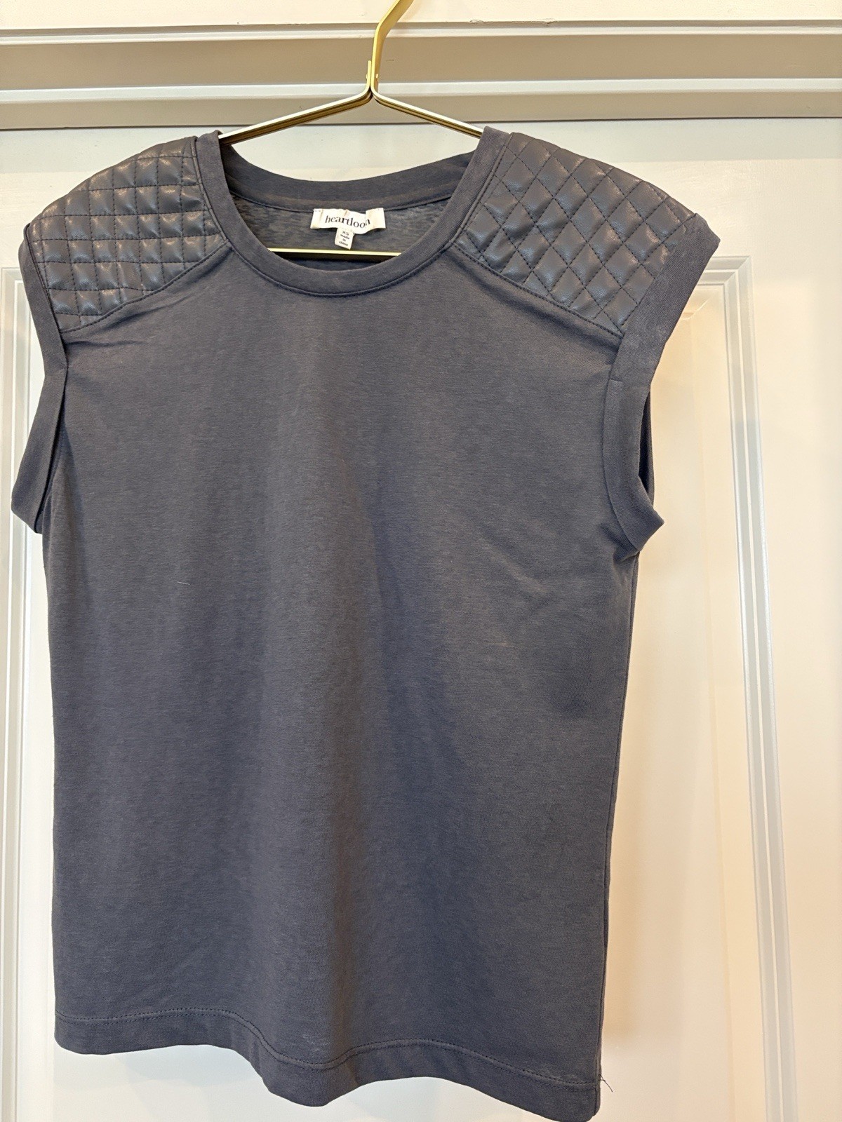 Heartloom Women’s Gray Crew Neck Sleeveless Jersey Top, Faux Leather Quilted, XS