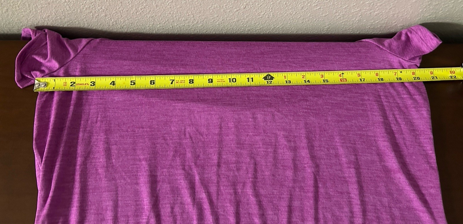 Reebok Women’s Fuchsia Round Neck T-Shirt Blouse Size Large Slim New With Tags