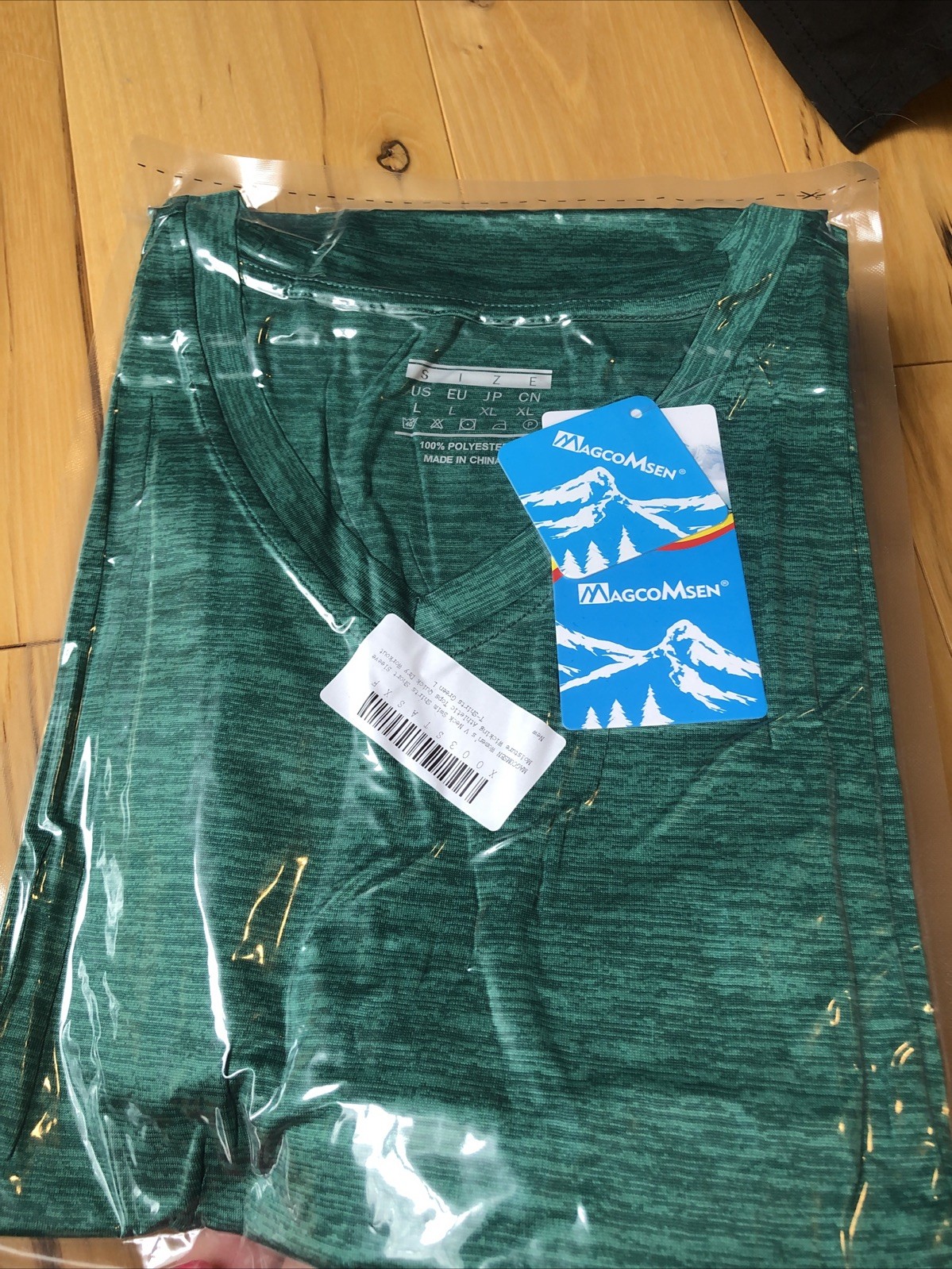 Magcomsen Shirt Women’s L Sports Top Green Polyester Short Sleeve Vneck New
