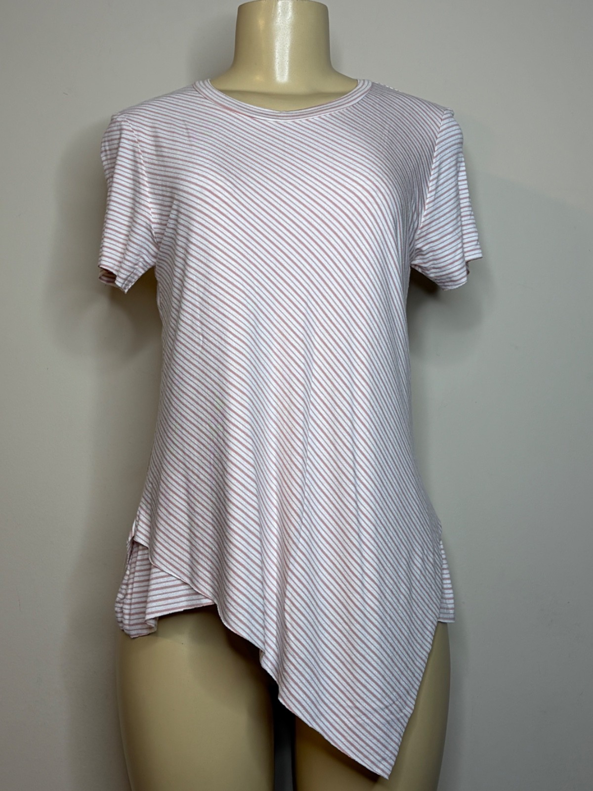 ELAN WOMEN’S ASYMMETRIC STRIPED TOP SIZE M