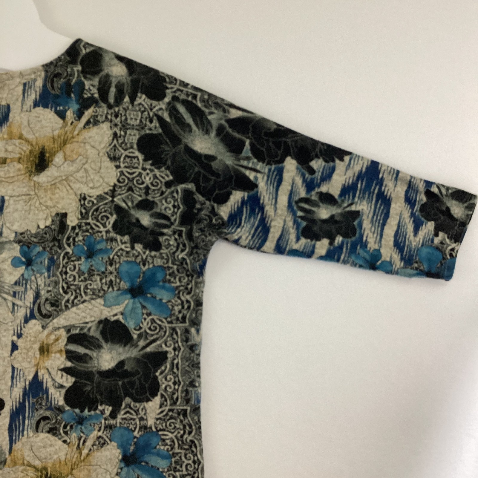 Leo & Nicole Polyester Blend Soft 3/4 Sleeve Top Women’s Petite Small PS