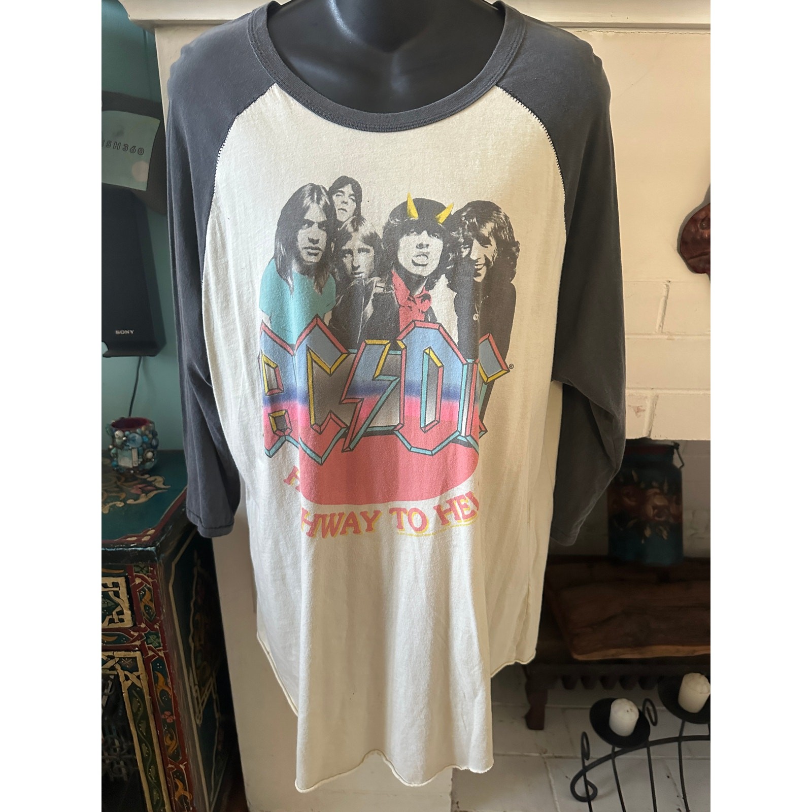 NWOT AC/DC HIGHWAY TO HELL COTTON BASEBALL RAGLAN TEE JUNK FOOD L UNISEX