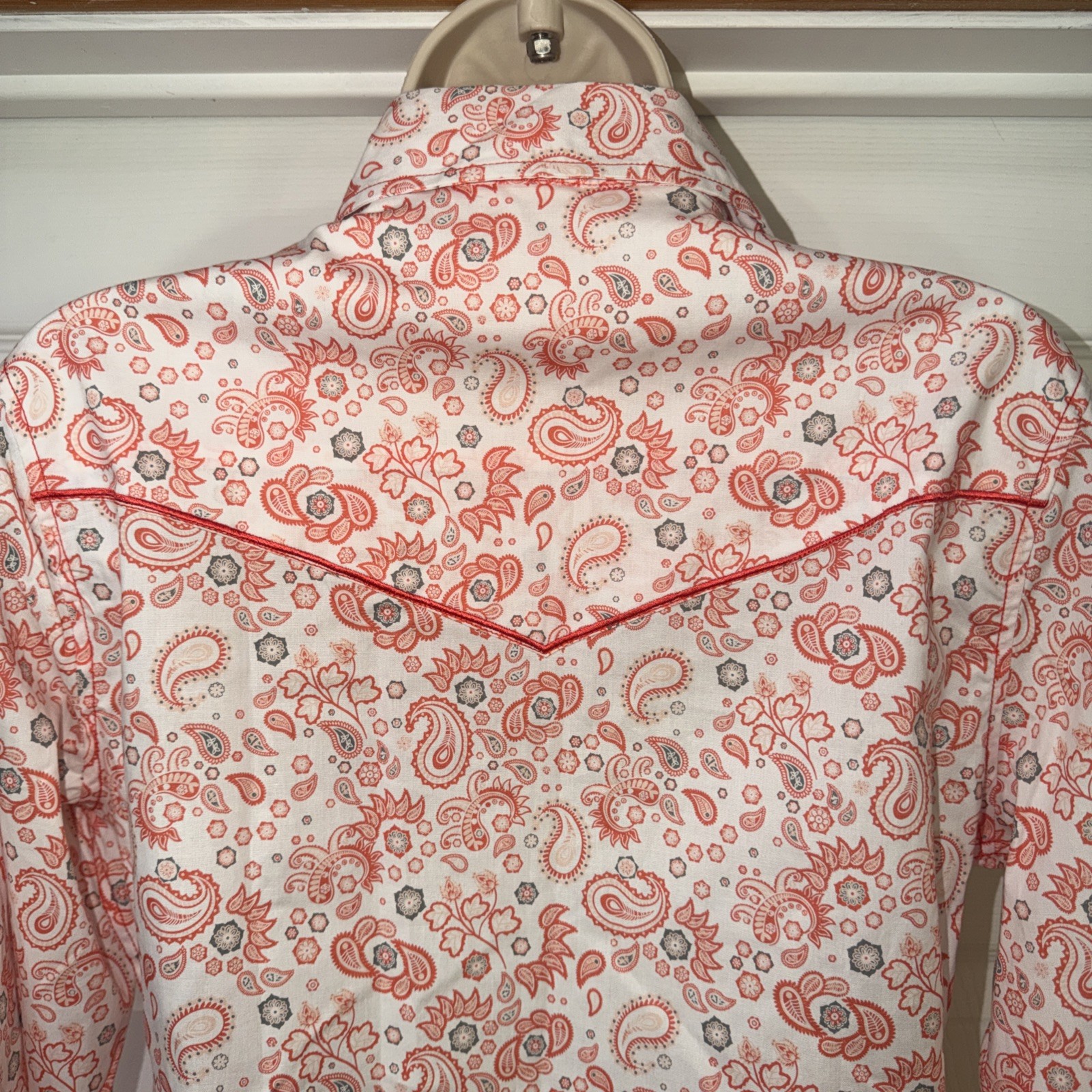 NEW Cowgirl Hardware Western Shirt Womens Sz S Coral Paisley Floral Crystal Snap