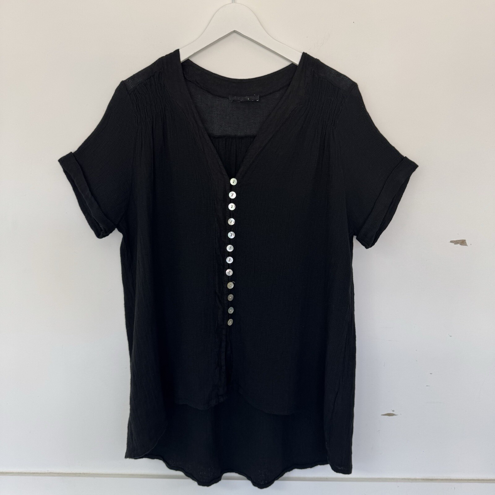 Meo Meli Black Linen Gauze Top Roll Tab Sleeve Abalone Shell Button Up L-XL