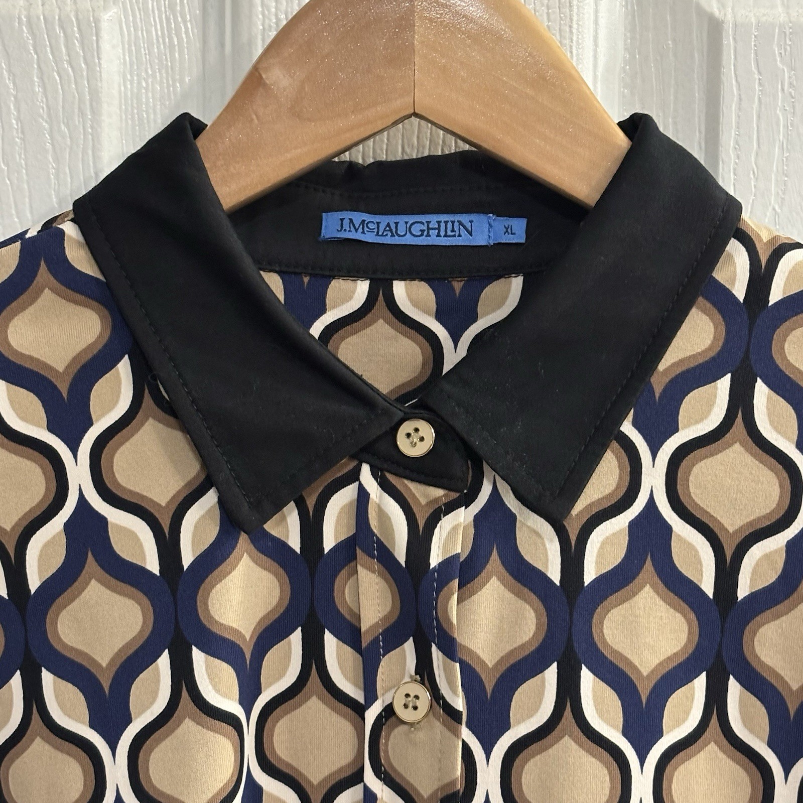 J McLaughlin Catalina Cloth Blouse XL Geometric Print Button Front Navy Tan LN