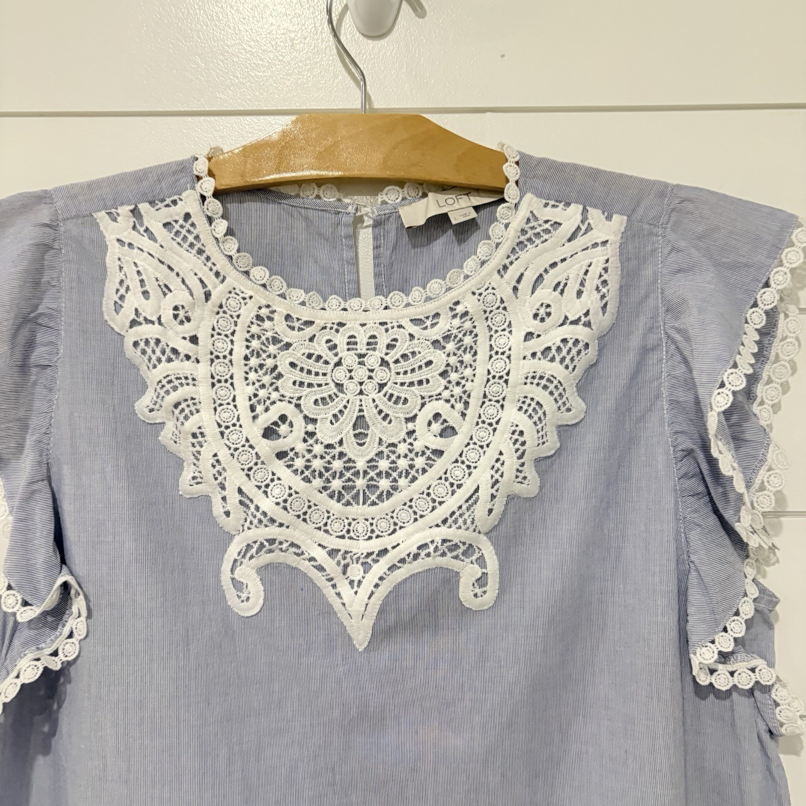 Ann Taylor LOFT | Top Eyelet Lace Dainty Preppy Feminine Blue White- Large