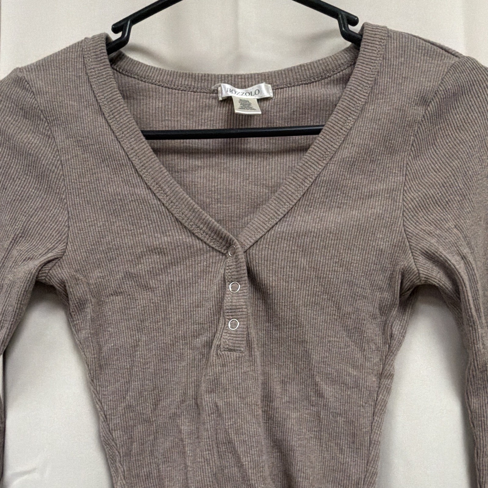 Bozzolo Women’s Gray Rib Knit Cropped Henley V-Neck Button Top Long Sleeve S