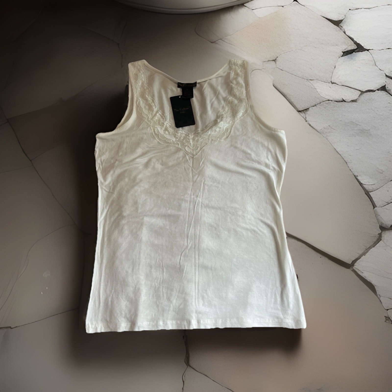 Nue Options Petite Women’s Sleeveless Lace Top – White Size Petite-Medium NWT.