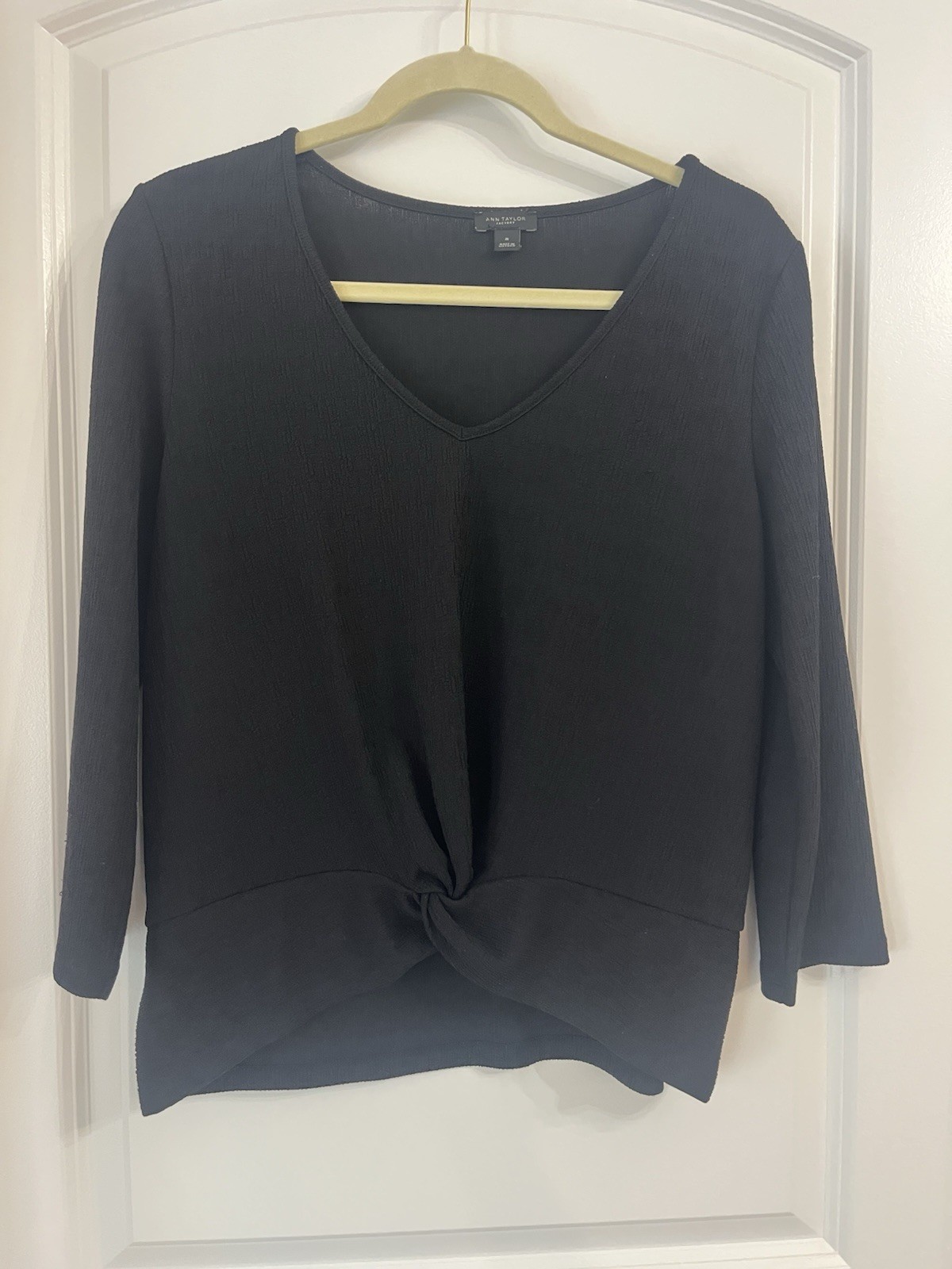 Ann Taylor Factory Black V-Neck Twist-Hem 3/4 Long Sleeve Top Womens Medium