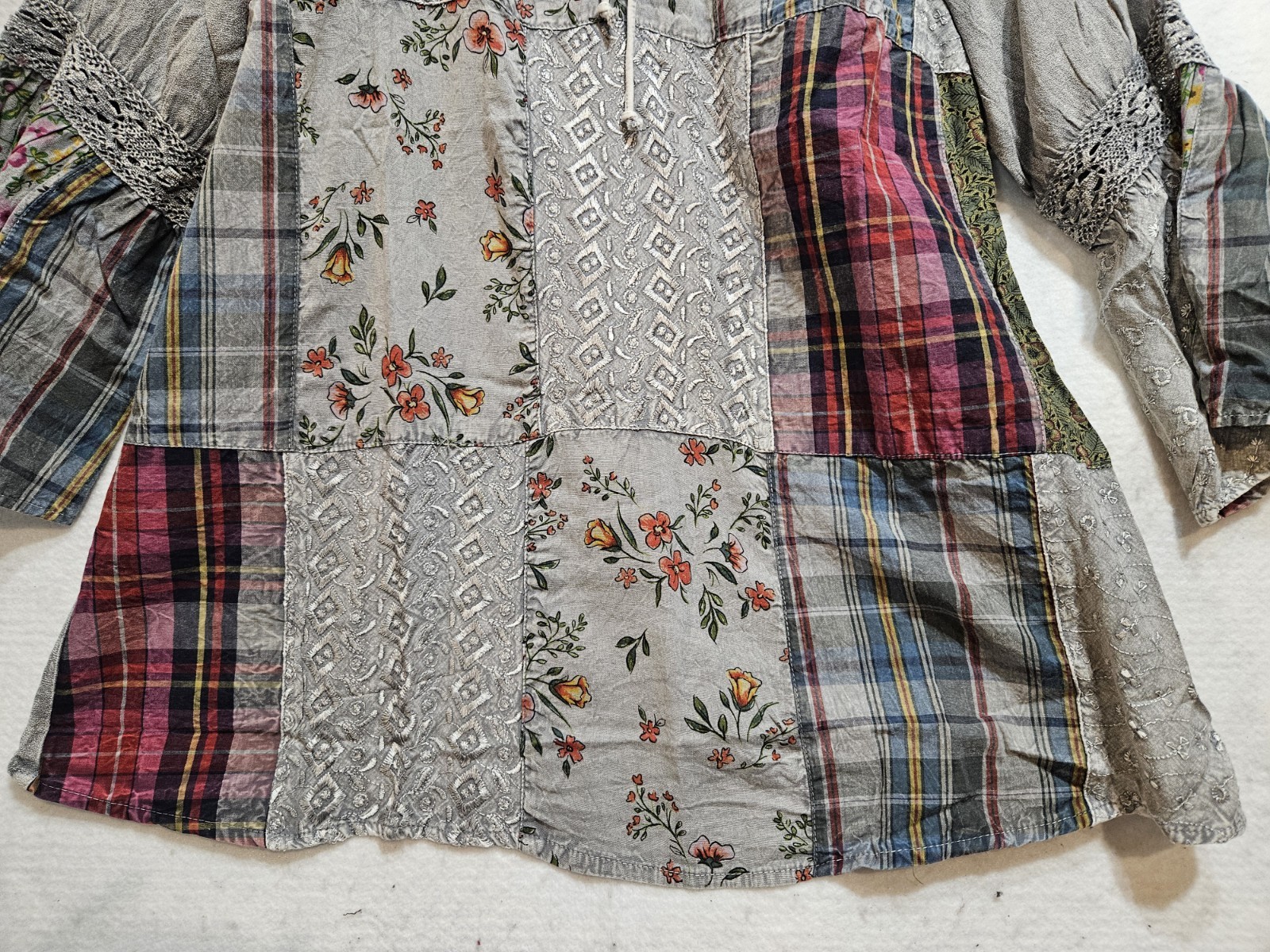 Young Threads Blouse L Womens 3/4 Bell Sleeve Gray Patchwork Tie Neck Boho New