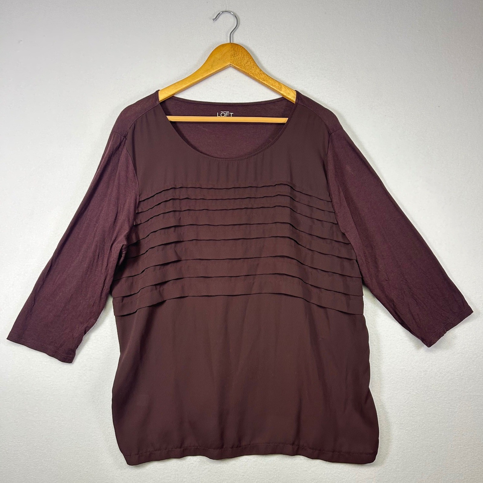 Professional Minimalist Loft Women XL Burgundy Tiered Pleated Mixed Media Top