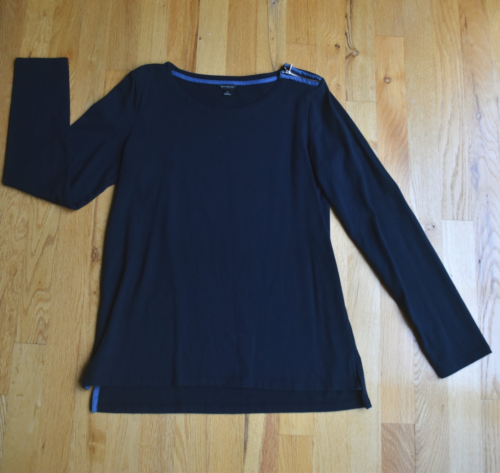 Ann Taylor deep navy blue, shoulder zipper casual top (S)100% cotton long sleeve