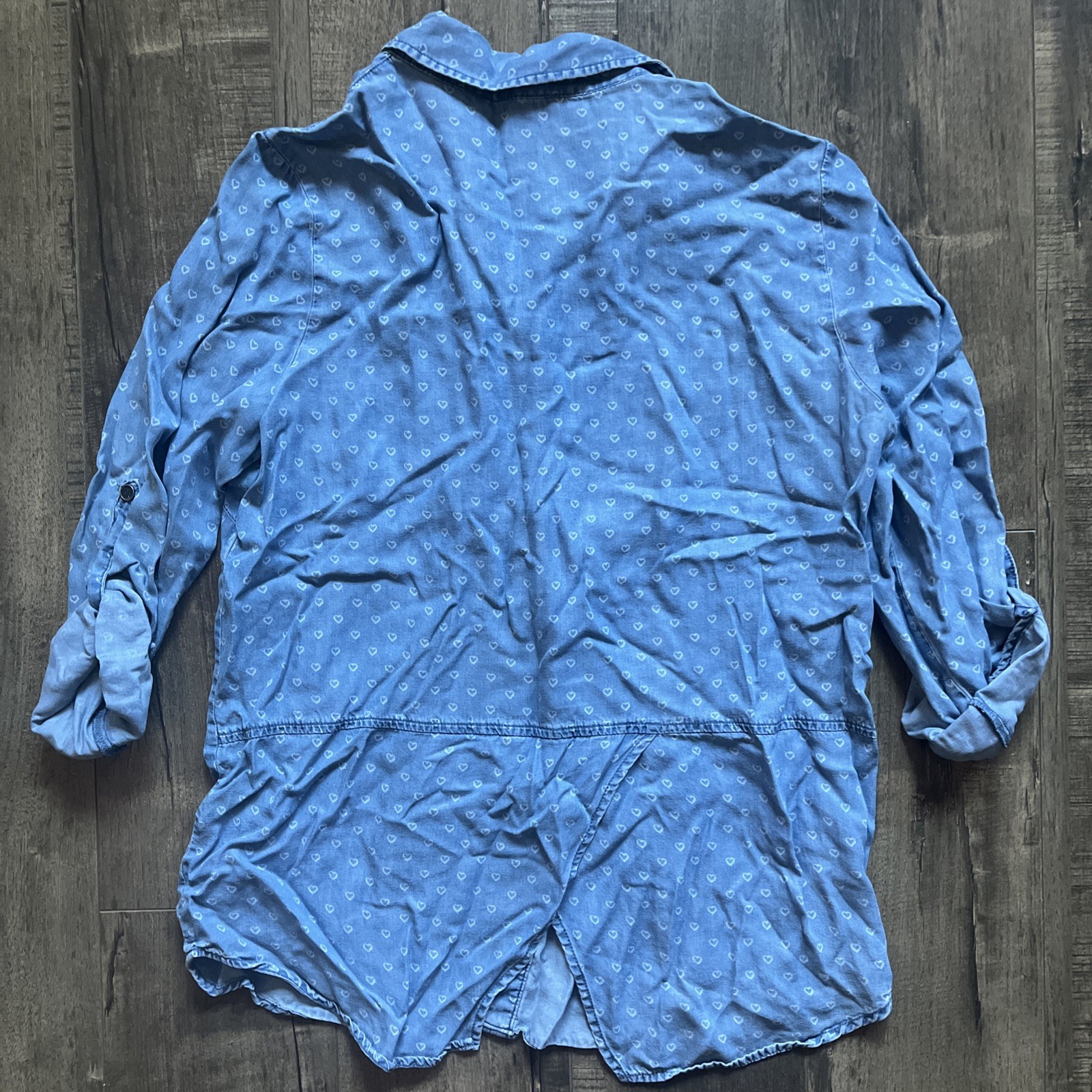 Beach Lunch Lounge Chambray Split Tail Heart Print Size M Roll Tab Sleeve