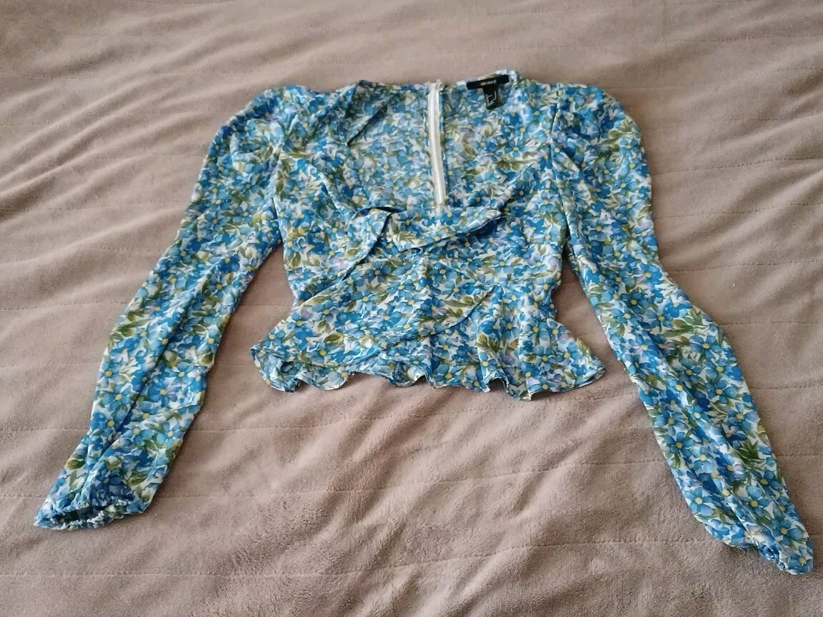 Forever 21 Floral Crop Top Size Small Puff Long Sleeve Tie Front- Ships Same Day