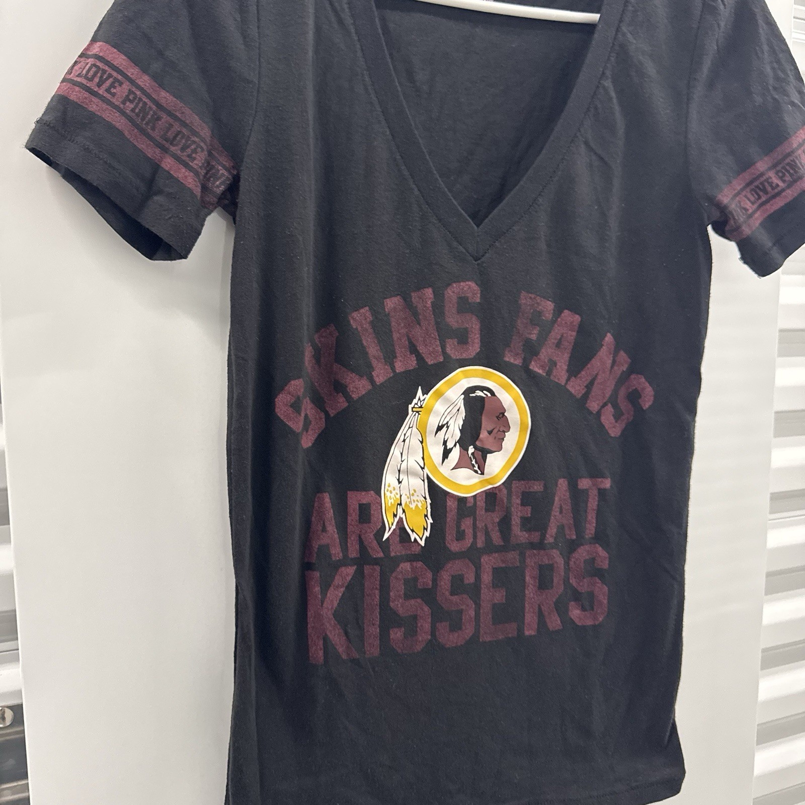 Victoria Secret Pink Washington Redskins V Neck Tee Womens Medium NFL