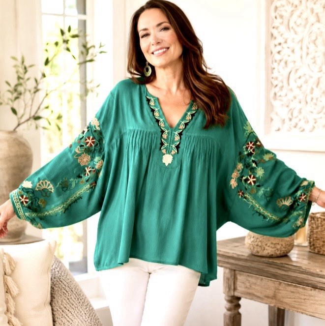 Easel Top Large Emerald Green Embroidered Floral V-Neck Batwing Sleeves Boho