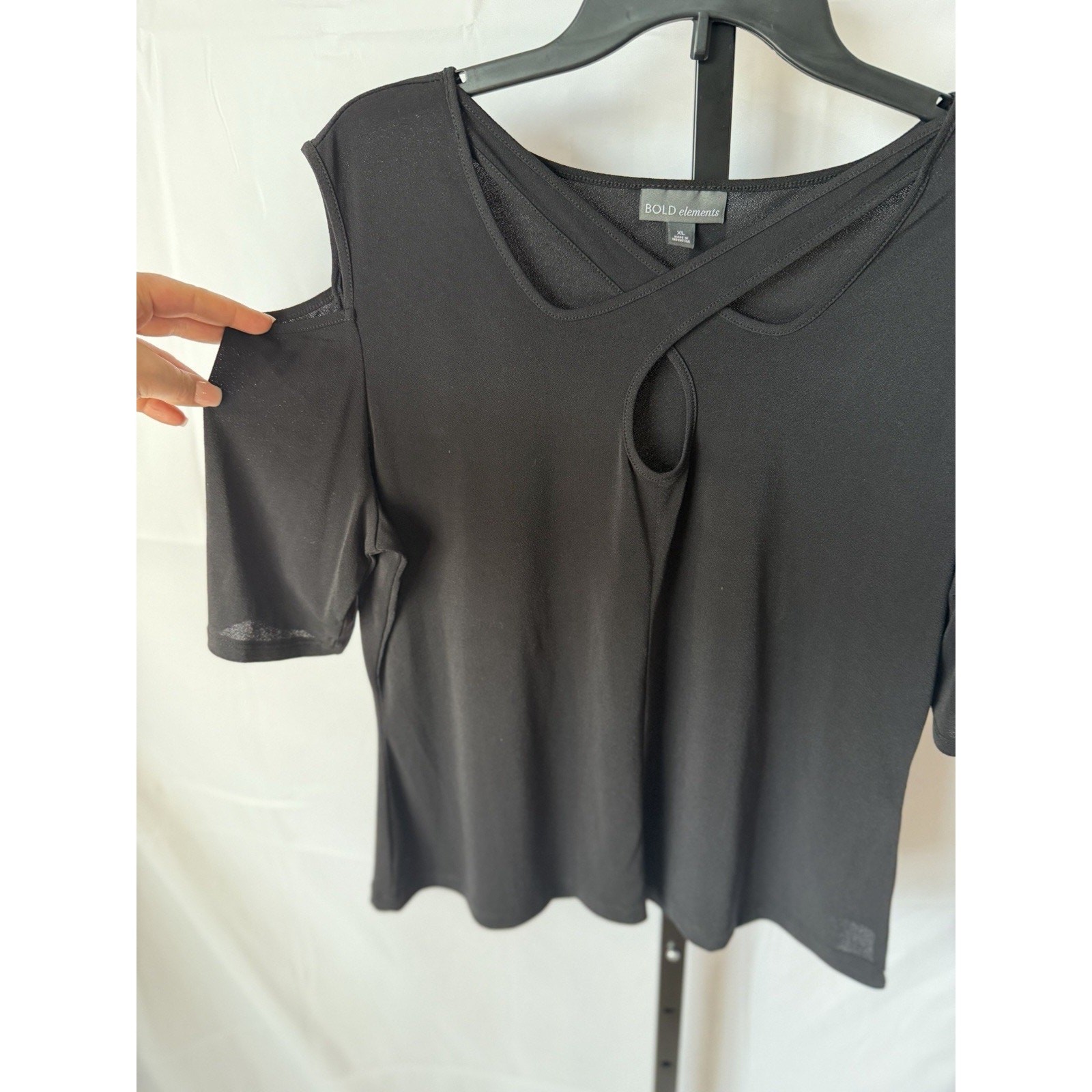 Bold Elements Black Short-Sleeve Cold-Shoulder Criss-Cross Neckline Top Sz XL