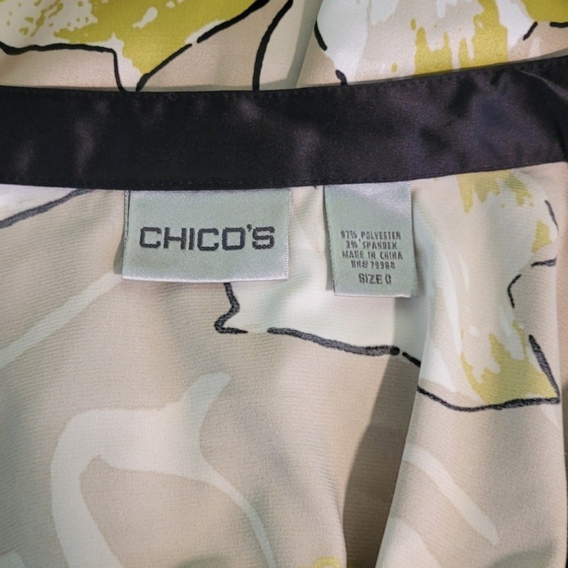 Chicos Silky Floral Blouse Womens M Small Frog Closure Split Neck Elegant Asian