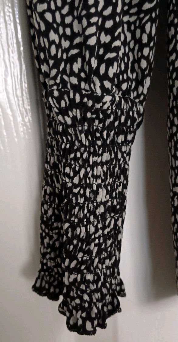 Ladies Black and White Print Round Neck Long Sleeve Stretch Top Size 20