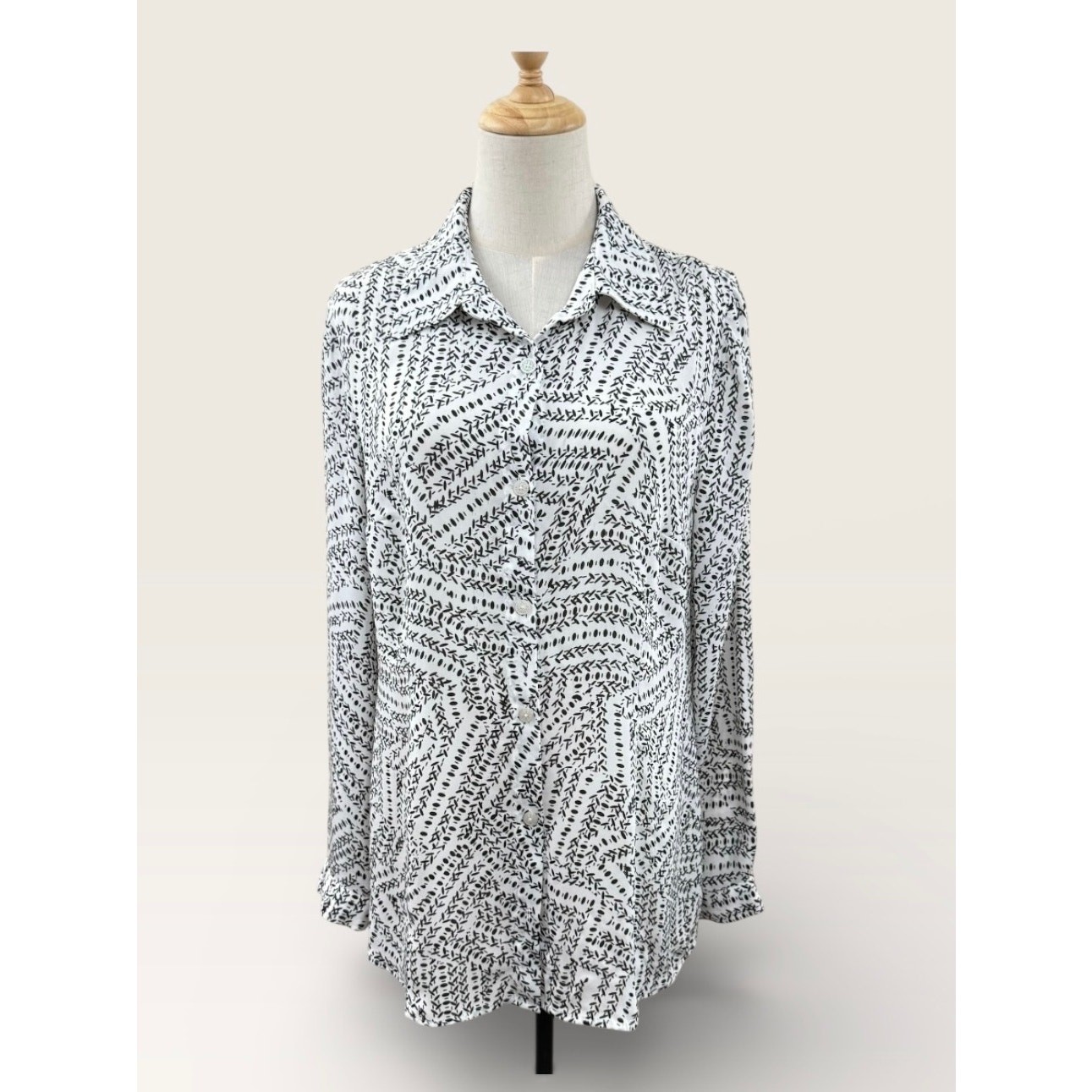 CAbi White and Black Pattern Split Back Blouse, Size M