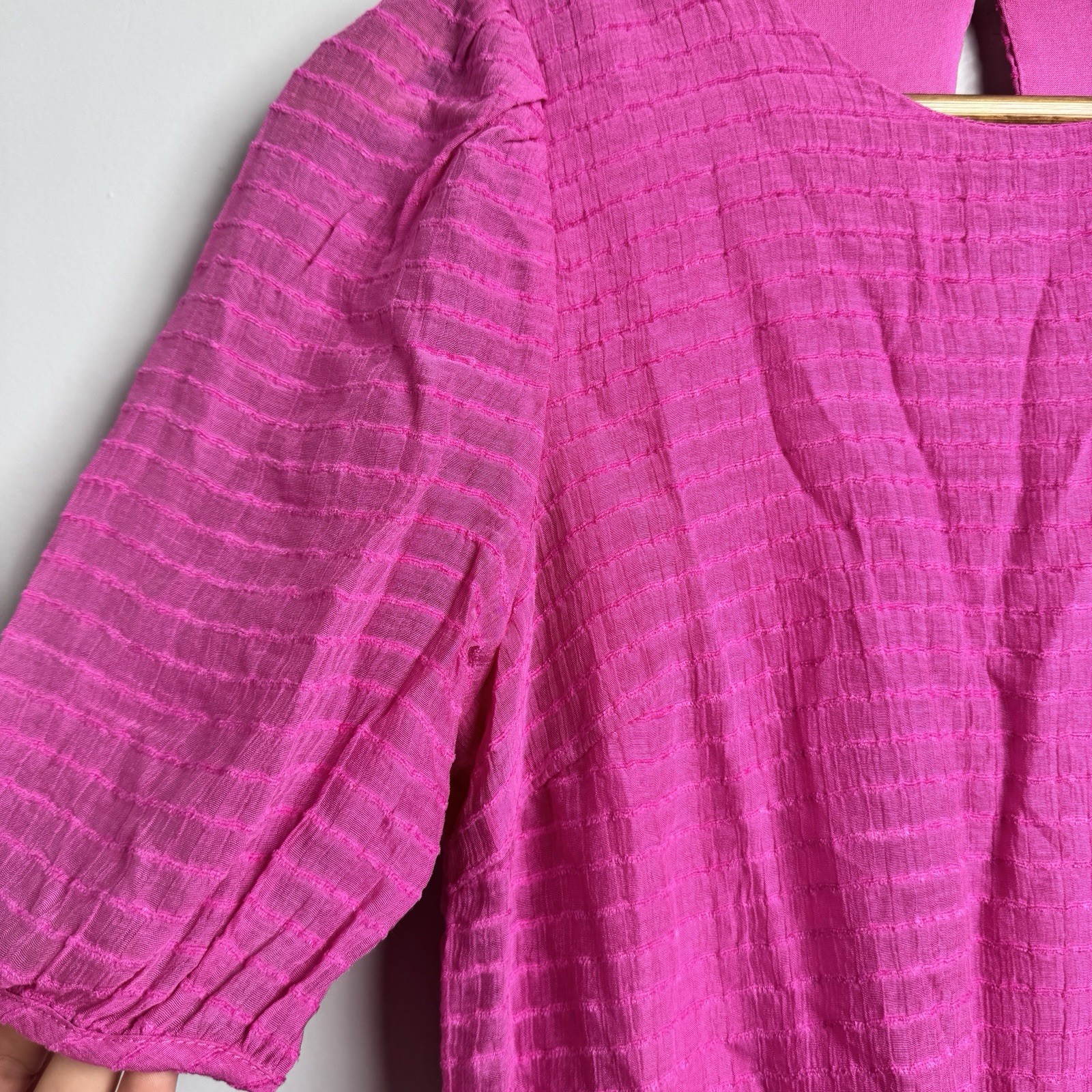 VERO MODA Women’s M Bright Pink Lined Lightweight Short Sleeve Textured Blouse