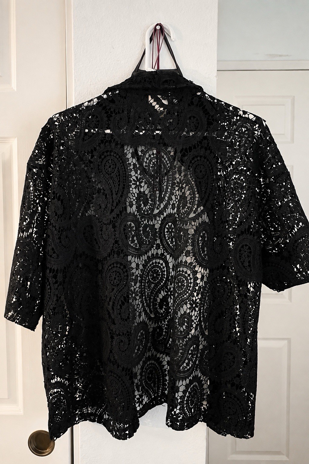 Enter NostalgiaBlack Lace Paisley Open Front Short Sleeve button Up Large