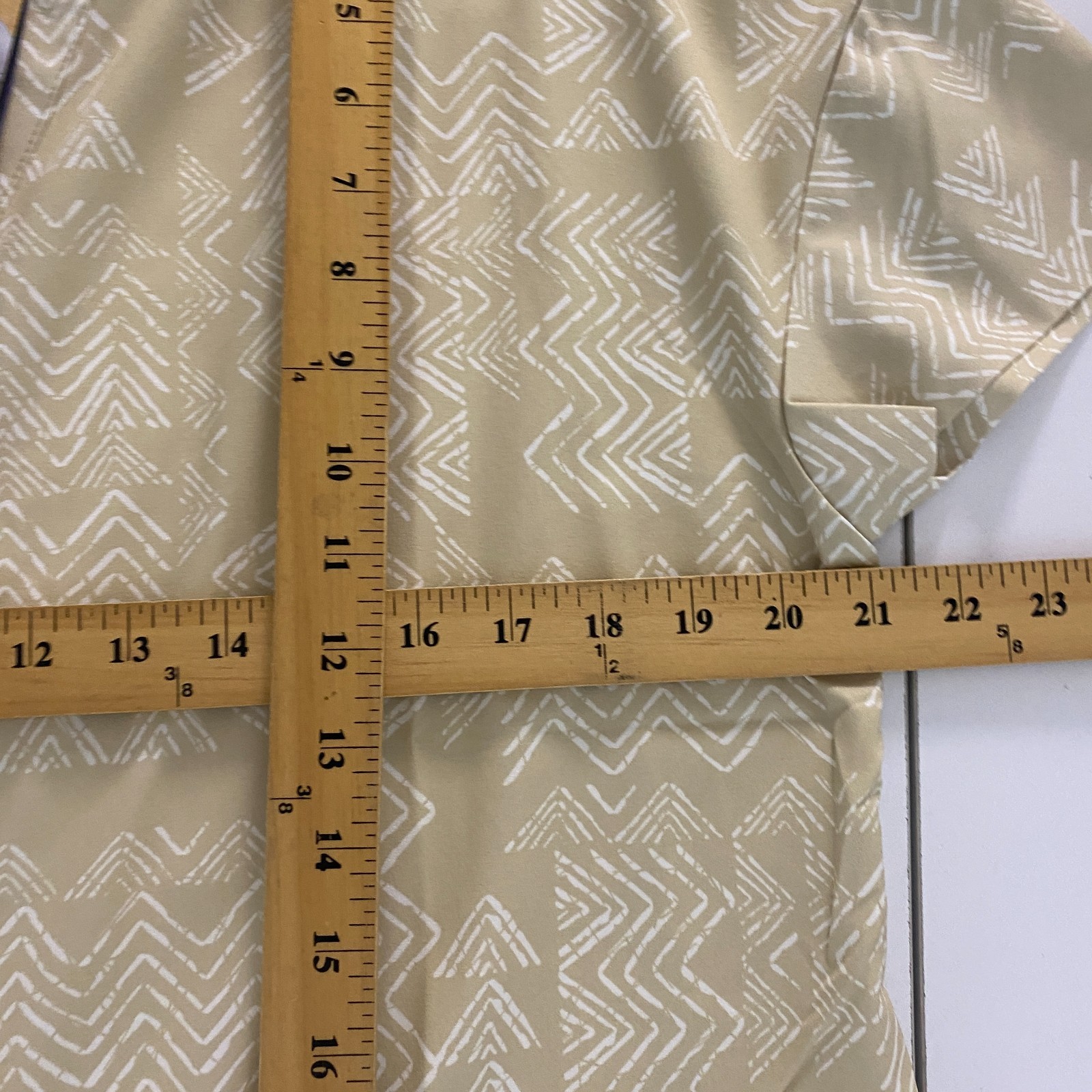Royal Robbins Spotless Evolution Shirt Size L Snap Front Short Sleeve Hi Low Hem