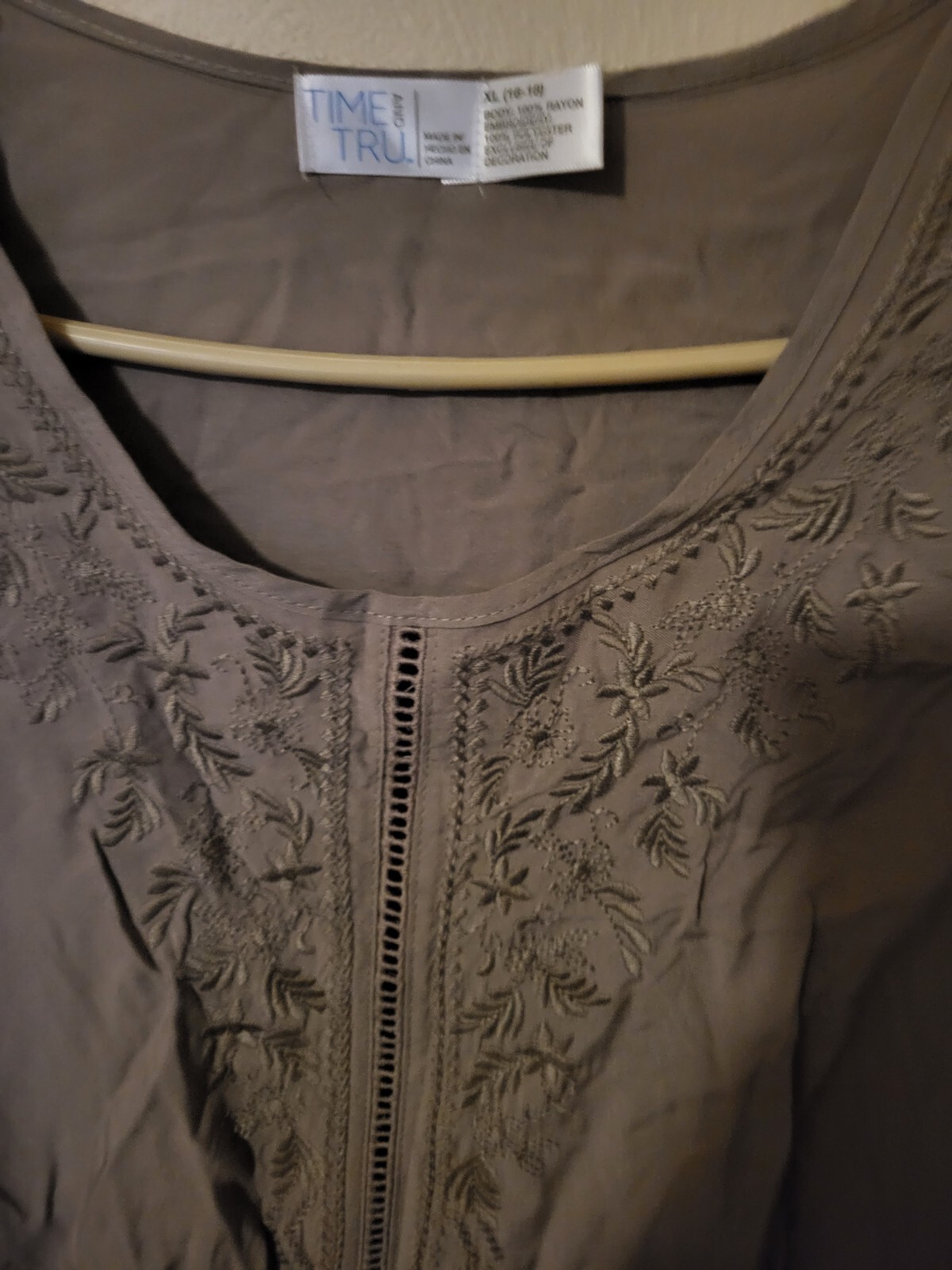 Time Tru Xl 16 18 Tan Embroidered Cap Ruffle Sleeve Cut Out Gathered Side…