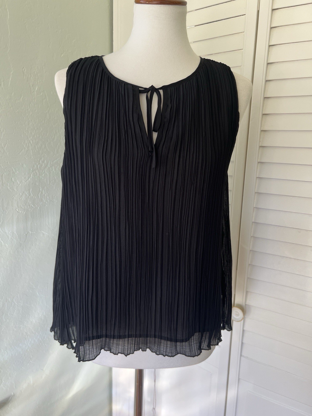 Madewell Sleeveless Pleated With Keyhole Tie, Size Small