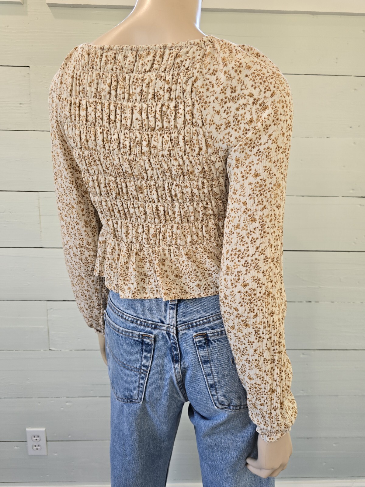 American Eagle Women’s XS Smocked V-Neck Peasant blouse Floral Boho Peplum Top