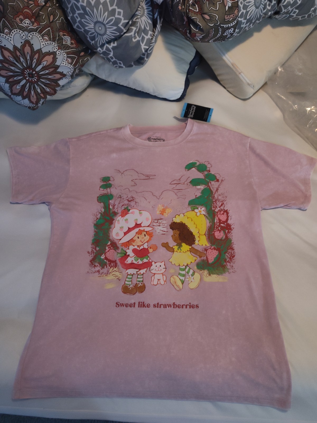 Strawberry Shortcake Graphic Tee L Pink Cute Retro Cartoon NWT