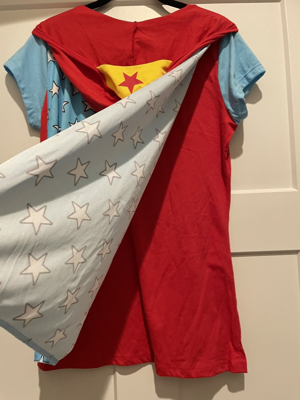 NWT Wonder Woman T-Shirt W/ HOOD & Detachable Cape DC Comics Costume JR SZ XL