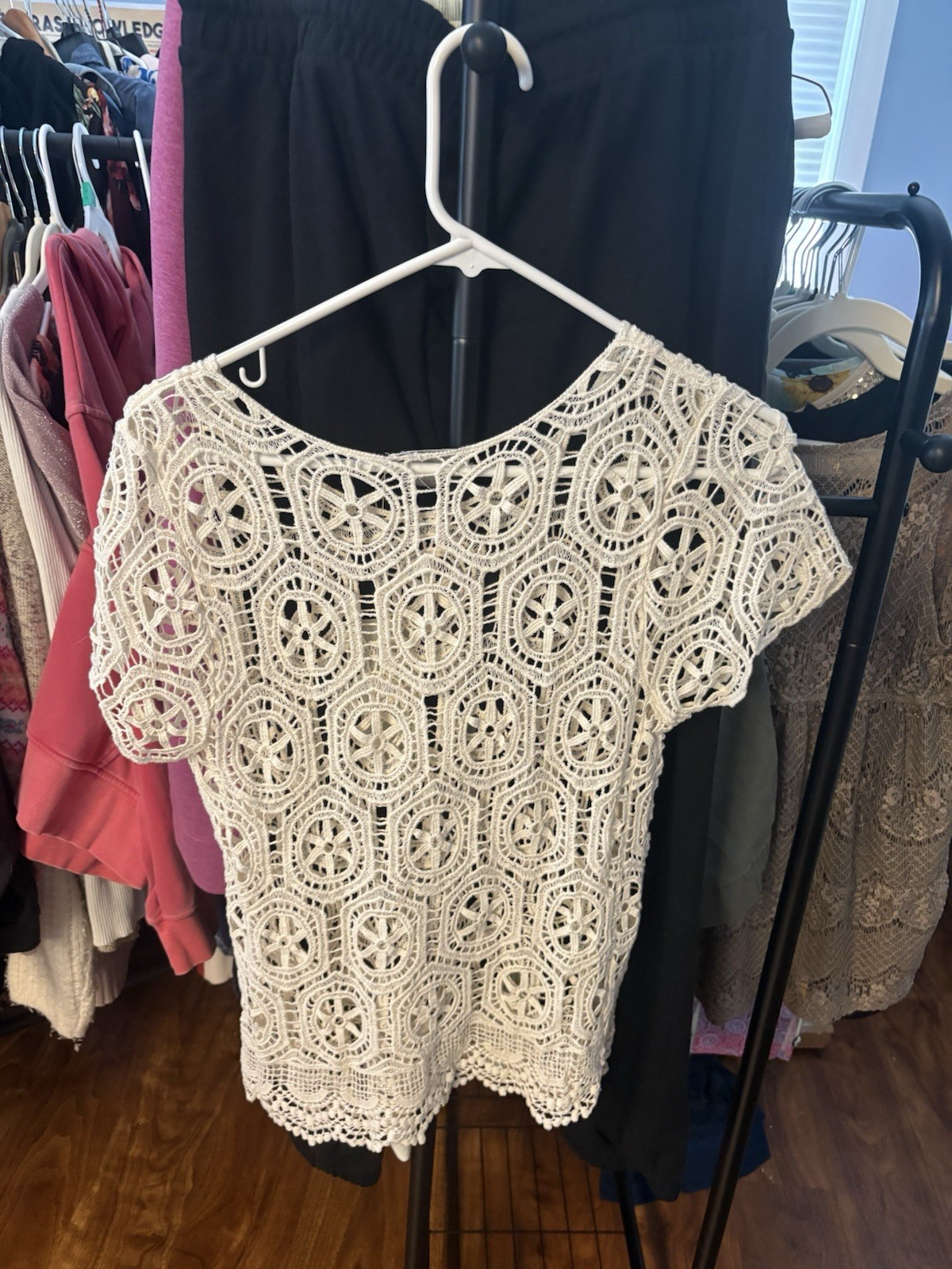 Solitaire by Ravikhosla Size S White Floral Lace Short Sleeve Top