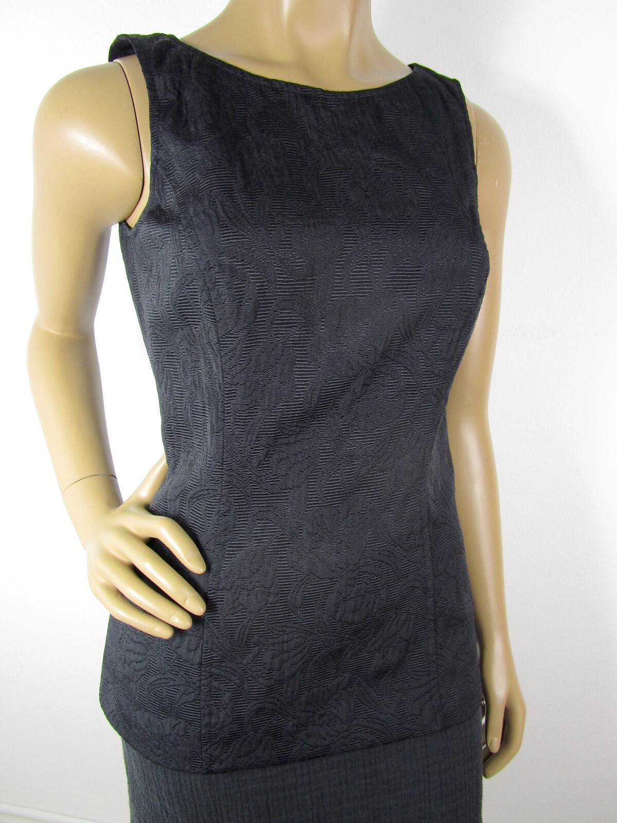 YL By YAIR Black Sleeveless Top Size 4 Floral Embossed Boat Neck Back Zip